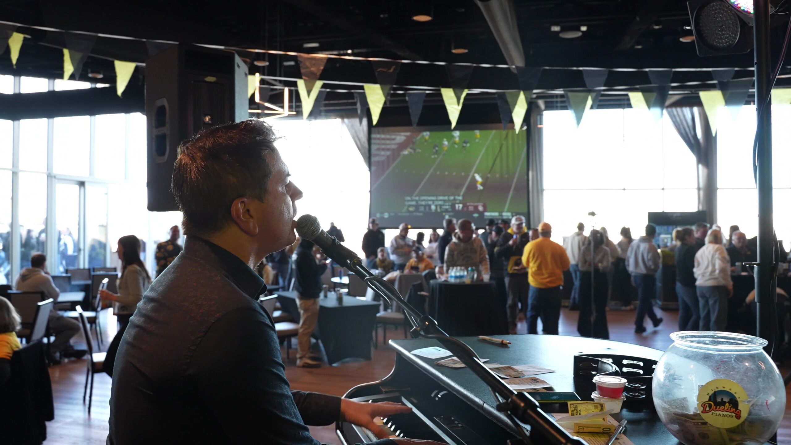 Midwest Dueling Pianos playing college show